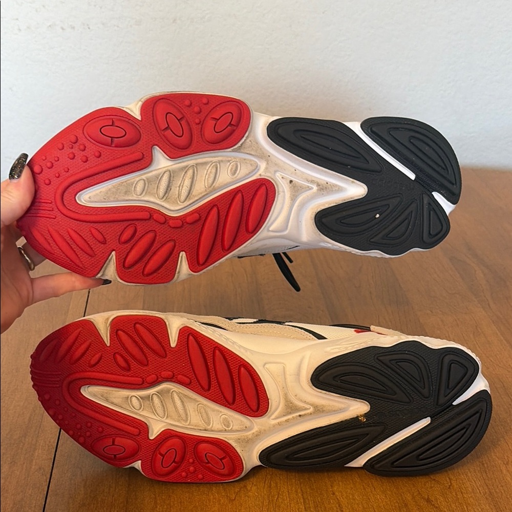 BAIT Street Fighter x Adidas Consortium Men Ozweego White- Core Black- Scarlet - Picture 3 of 6